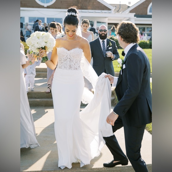 STUNNING Pronovias Wedding Dress Size 4 with alterations - Picture 2 of 14